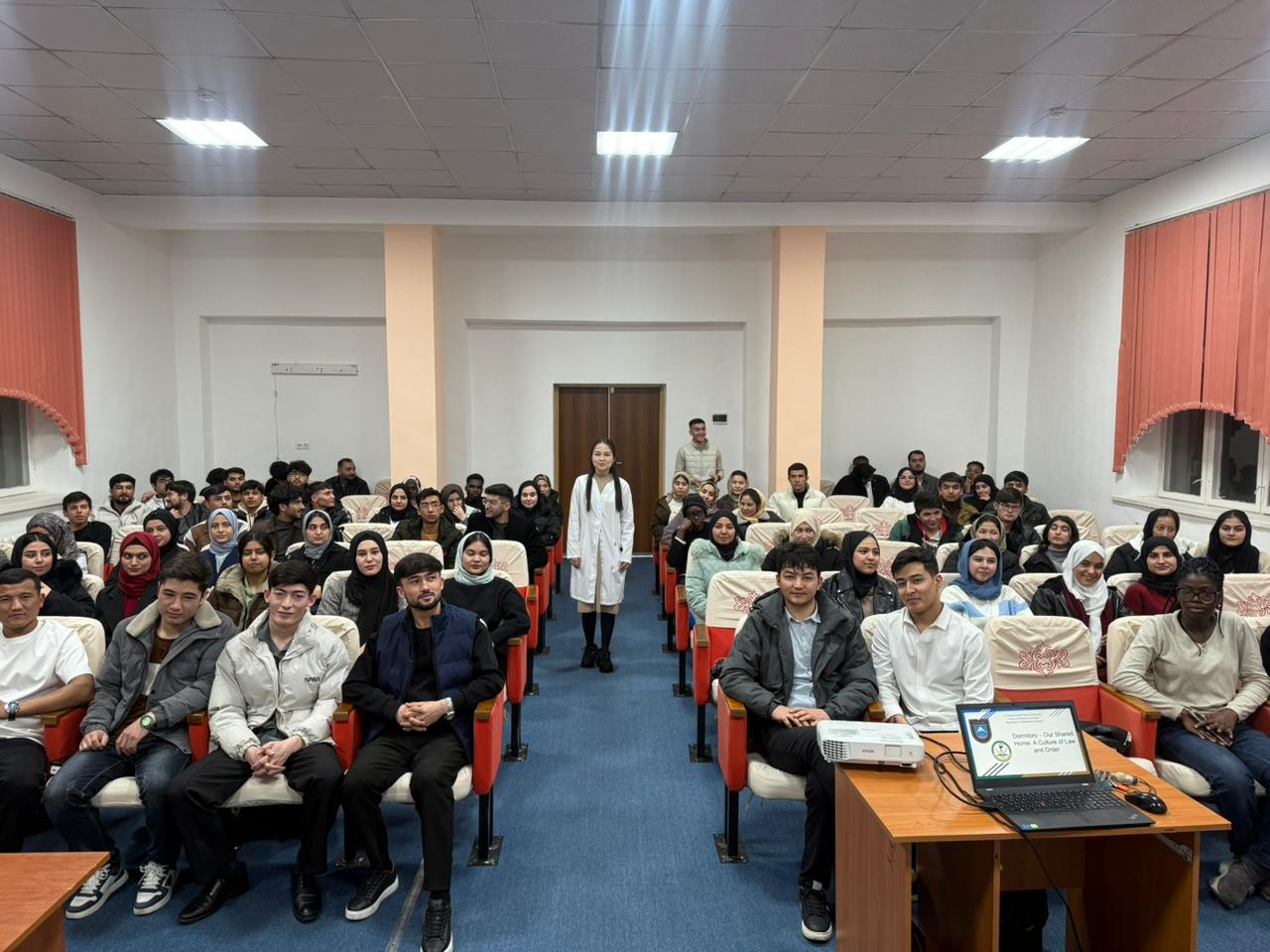 Заң мен тәртіп: университет пен жатақхананың ішкі тәртібімен таныстыру